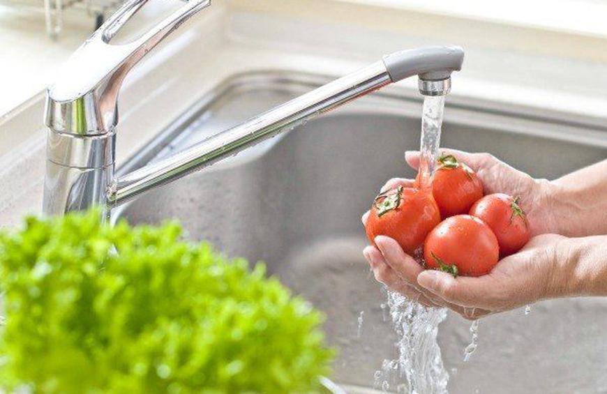 Washing vegetables